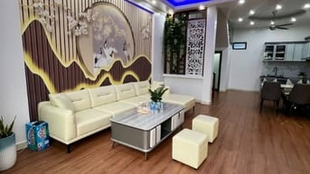 Nhà 3 tầng mặt trục chính Quỳnh Hoàng tặng full nội thất