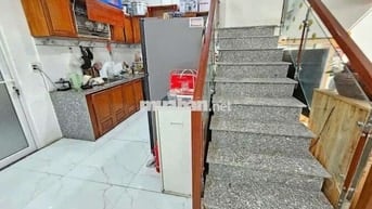 Nhà đẹp kiên cố 3 tầng 5pn Trương Định thông NQ