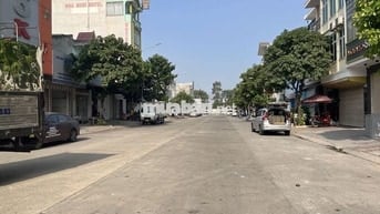 NGỘP BÁN GẤP LÔ ĐẤT ĐƯỜNG D4 NẰM NGAY SÁT VINCOM 550 DĨ AN