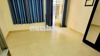 Nhà trống, (4.5x7m 1 Lầu suốt) : 451/36/43 Tô Hiến Thành P14 Q10