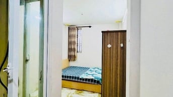 Hẻm xe hơi số 4 Hậu Giang p4 tân bình 3tr8/tháng full nội thất lầu 2 