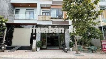 Nhà mặt tiền ngang 5m  hoàn công tại p Đông Hoà tp Hồ Chí Minh