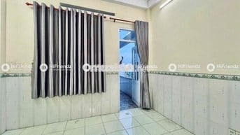 PHÒNG TẦNG THƯỢNG - CÓ MÁY LẠNH , TỦ LẠNH , BANCOL GẦN NGÃ TƯ BỐN XÃ