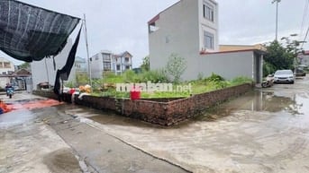 Bán Gấp Lô Góc 2 Mặt Tiền Độc Nhất Vô Nhị - Giá Tốt Tại thôn Ấp Tre,