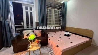 Phòng trọ ban công thang máy kế cầu nguyễn văn cừ rộng 25m2