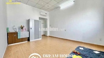 PHÒNG TRỌ GIÁ RẺ CÓ MÁY LẠNH, CỬA SỔ THOÁNG, GIỜ GIẤC TỰ DO, THANG MÁY