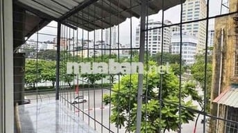 Tập thể mặt phố Nguyễn Chí Thanh - View hồ Ngọc Khánh - Thoáng 3 mặt