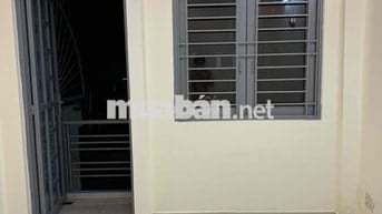 Cho nữ thuê phòng có ban công và cửa sổ