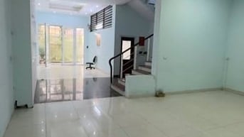 Cho thuê nhà ngõ 4 đỗ đức dục 75m x4T ô tô đỗ cửa