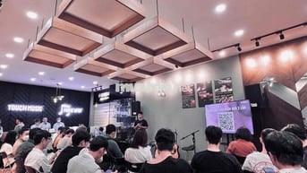 Toà nhà kinh doanh vị trí đẹp , sàn hơn 200m
