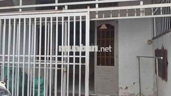 cho thuê nhà cấp 4 có gác cách chợ dĩ an 1 tầm 300 m