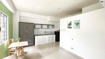 phòng thoáng mát, có cửa sổ, an ninh, nội thất cơ bản