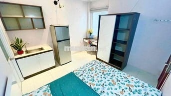 4.5tr. Cửa sổ. Full nội thất. Hầm xe. Thang máy.