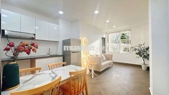 CHDV cao cấp 2PN  tách bếp, cửa sổ lớn gần Công viên làng hoa.