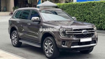 Ford Everest 2024 Titanium 2.0 AT 4x2 - 5600 km