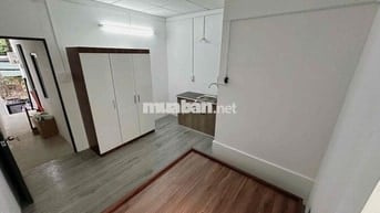 studio full nt cửa sổ lầu 1 giá 3tr8 bờ kè hoàng sa
