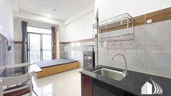 Cho thuê phòng ban công ngay khu HimLam ngay chân Cầu Kênh Tẻ Sát Q4,1