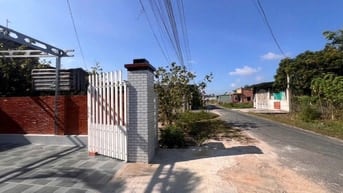 nhà và đất 151m2. 1 p khách 3 p ngủ. 1,03 tỷ 