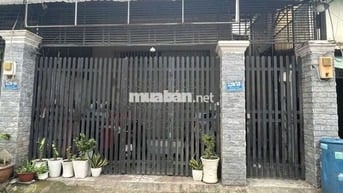 Nhà mặt tiền nằm trong hẻm 520 đối diện KDT VẠN PHÚC
