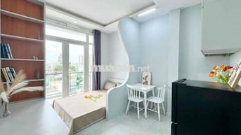 CĂN HỘ Q1_THANG MÁY_HẺM Ô TÔ_SẠCH SẼ_BAN CÔNG_FULL NTHAT_ÁNH SÁNG TỐT