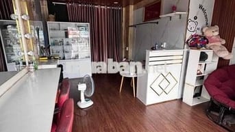 cần sang mbkd đường lớn tô ký quận 12 , 8tr/tháng