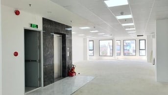 Tòa nhà văn phòng Lê Văn Sỹ, Tân Bình. DT 7.5x18m, hầm 6 tầng