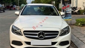 Mercedes Benz C200 2016Trắng nội thất kem.