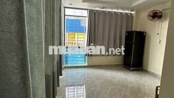 Quận 10, nhà mới xây cho thuê phòng, tiện nghi, máy lạnh, toilet riêng
