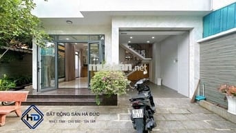 Biệt thự sân vườn 10x20 có nội thất gần UBND Quận 12