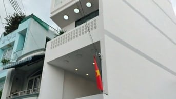Bán nhà phố sân vườn,hẻm xe tải,5 tầng,thiết kế đẹp,tinh tế sang trọng