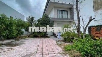Nhà mới sân vườn gần Đh Y Dược