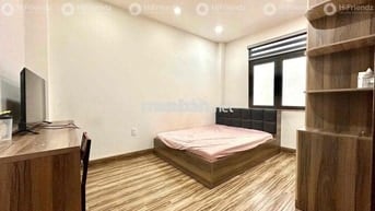 STUDIO GIÁ RẺ CỬA SỔ TRỜI THANG MÁY GẦN UEH Y DƯỢC CẦU NGUYỄN TRI P