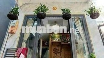 Q4, chỉ 2 tỷ 950tr, 27m2, 2 tầng BTCT, tặng nội thất, KQH