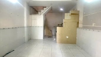 Gần Cầu Kênh Tẻ, 03 Tầng, DT 30 m2. Giá 4,5 tỷ