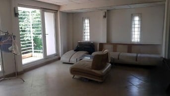 Cho thuê nhà mặt phố 80m2 X 4 tầng đường Vũ Hữu, 28 triệu.