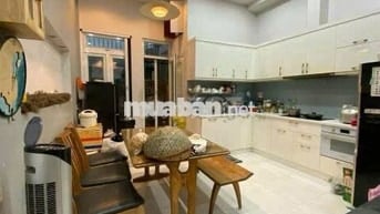 Bán nhà sát mặt tiền đường Nguyên Hồng,hxh,diện tích lớn,giá 10,5 tỷ.