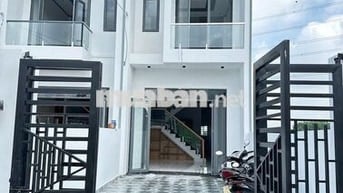 BÁN NHÀ 1 TRỆT 1 LẦU MỚI XÂY.SỔ HỒNG THỔ CƯ 100%.