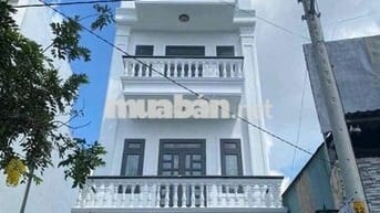 Nhà đẹp Xuân Thới ĐÔNG 3lau 6pn tolet bên trong phòng.