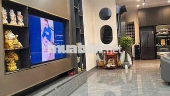 nhà mặt tiền ngay đường 4 trương định