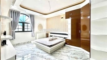 Studio Tone Trắng - CS Trời ngay Ngã 4 Bốn Xã, Đầm Sen - THANG MÁY