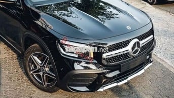 Mercedes GLB 200 màu đen