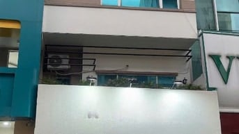 NHÀ MỚI 95%-CHO THUÊ NHÀ MẶT TIỀN SỐ 65 TÔ HIẾN THÀNH QUẬN 10