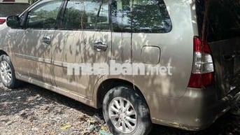Toyota Innova 2012 2.0E - 100000 km