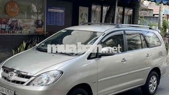 Toyota Innova 2006 G - 1212 km