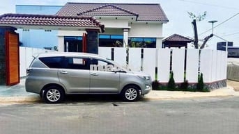 Căn nhà vườn villa đẹp sang.Dt 195,4m thổ+vườn.giá 2tỷ290 mặt tiềnnhựa