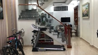 Hiếm Có! Nhà Trung Tâm Quận 10 – Đường 3/2 – 4 Tỷ 350 – Mua Ở Ngay !