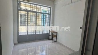 NHÀ CHO THUÊ Q3 GIÁ RẺ 4PN 2WC GIÁP Q1, Q10