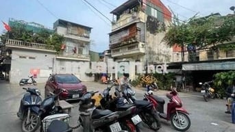 Bán nhà tập thể phố Quỳnh Mai nhà đẹp 2 thoáng ở ngay 70m tầng 2 giá 3