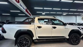 Toyota Hilux 2021 2.8 4x4 AT Adventure - 45000 km