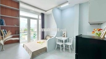 Căn Hộ Ban Công Thang Máy Tách Bếp Phú Nhuận Gần Phan Xích Long Quận 1